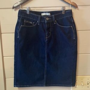 Levi’s Jean Skirt with Back Slits and Pockets Size 4.